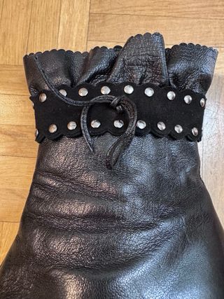 Botines negros tacón bajo con adornos
