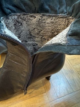 Botines negros tacón bajo con adornos