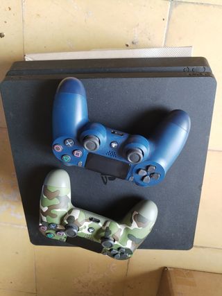 Consola PS4 1TB + 2 Mandos prácticamente nuevos