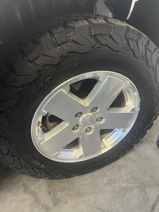 Llantas y neumaticos jeep wrangler