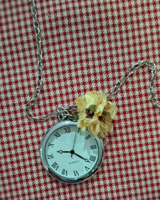 Colgante reloj cadena plata flor