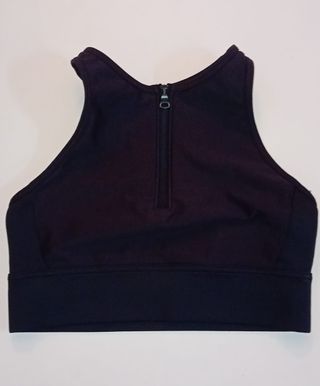 Top deportivo negro con cremallera