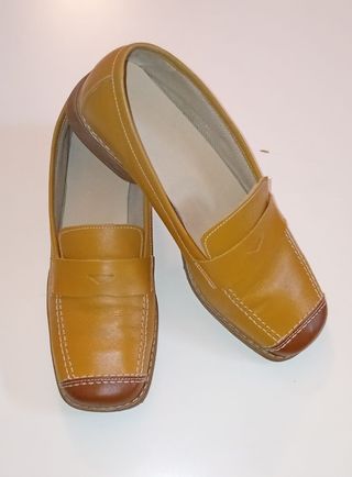 Zapatos mocasines mujer marrones y amarillos