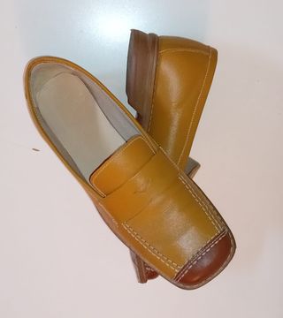 Zapatos mocasines mujer marrones y amarillos