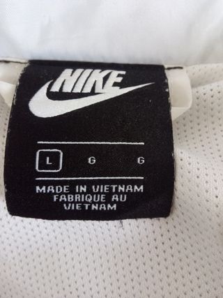 Chubasquero Nike gris y blanco