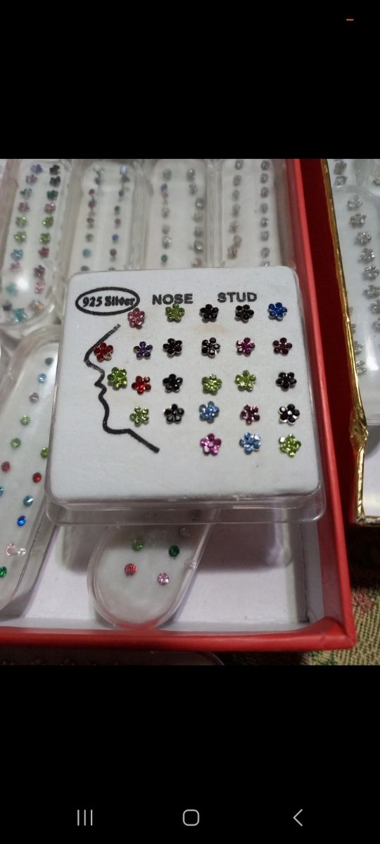 Piercing Naso multicolore