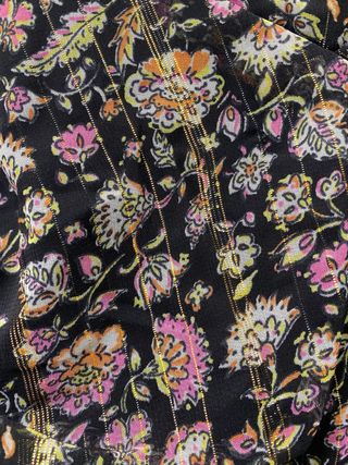 Falda estampada floral negra