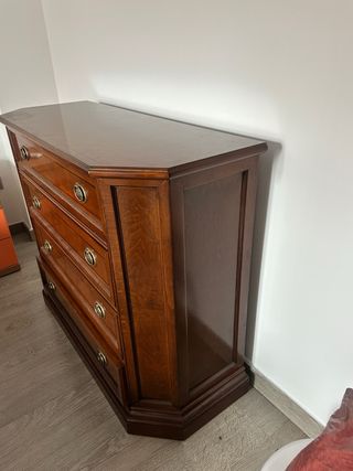 Cómoda de madera marrón