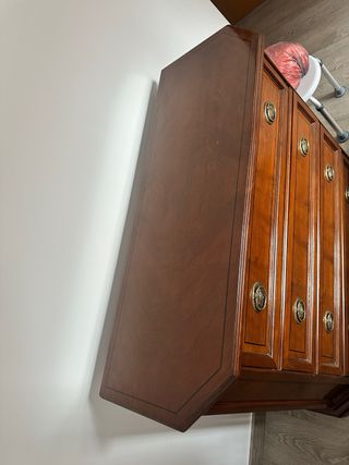 Cómoda de madera marrón