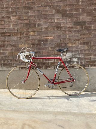 Bicicleta carretera clásica Zeus Roja