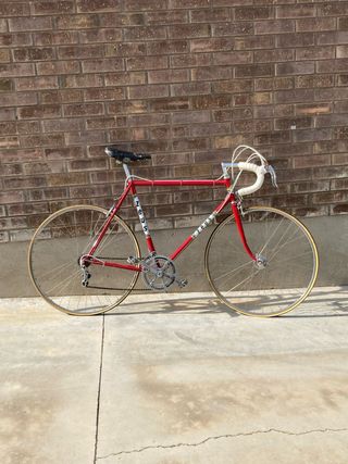 Bicicleta carretera clásica Zeus Roja