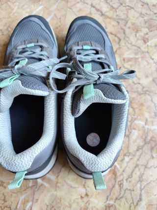 Zapatillas trecking grises y turquesa T.39