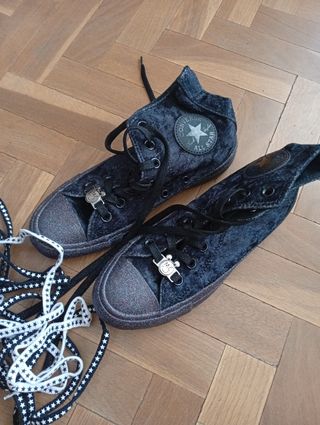 Zapatillas Converse.
