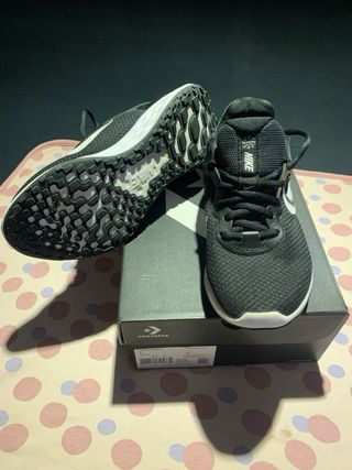 Zapatillas Nike Negras y Blancas
