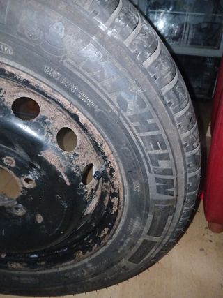 Llanta Michelin con Rin