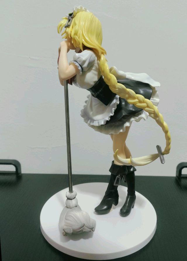 Action Figure Maid con scopa