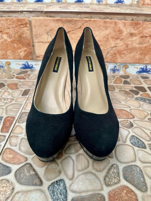 Zapatos de tacón negros