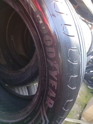 2 neumáticos 235/55/18 100V GOODYEAR
