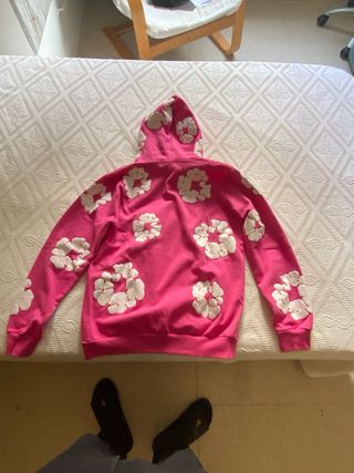 Sudadera Denim Tears Rosa con Detalles Blancos