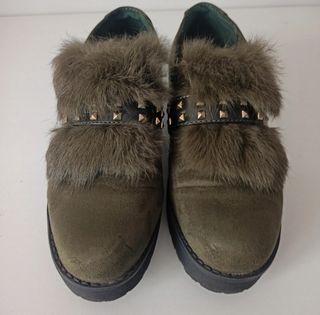 Zapatos de ante y pelo verde