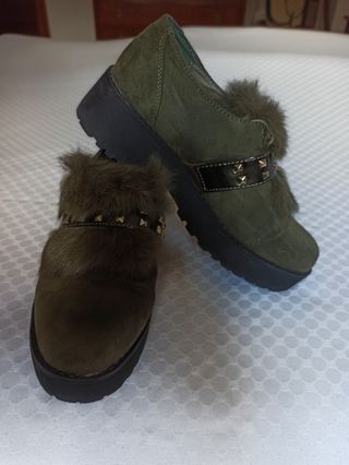 Zapatos de ante y pelo verde