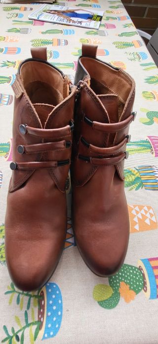 Botines de piel marrones