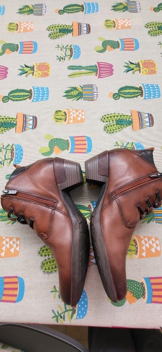 Botines de piel marrones