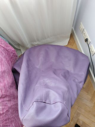 Puff morado piel sintética