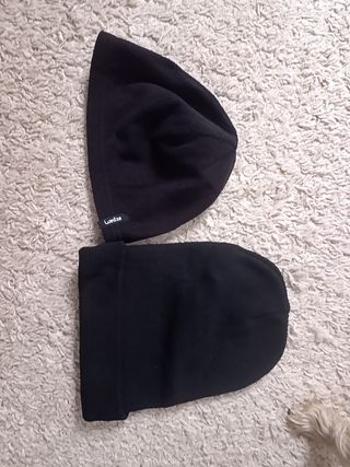 Pasamontañas y gorro negros