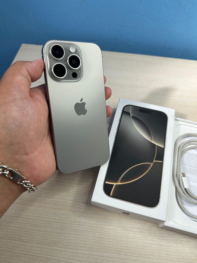 iPhone 16 Pro Natural Titanio