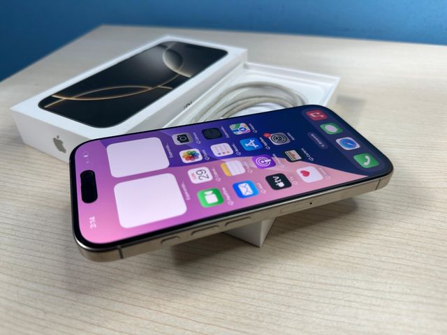 iPhone 16 Pro Natural Titanio