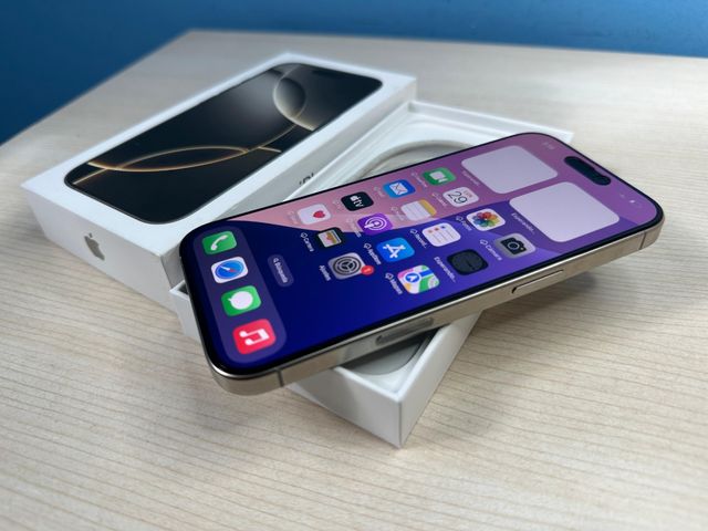 iPhone 16 Pro Natural Titanio