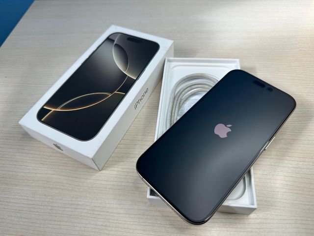 iPhone 16 Pro Natural Titanio