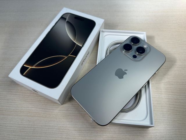 iPhone 16 Pro Natural Titanio