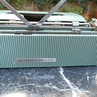 Máquina de escribir Olivetti Lettera 32