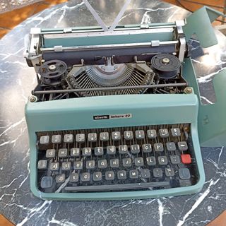 Máquina de escribir Olivetti Lettera 32