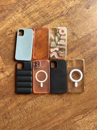 Caja iPhone 11 Blanco + 7 Fundas