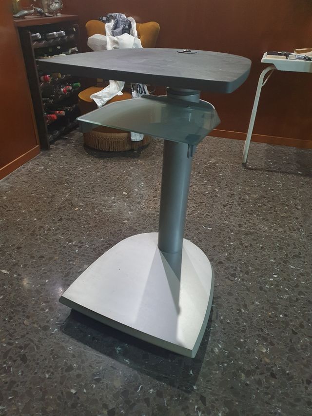 Tavolo TV regolabile in altezza