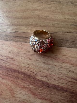 Anillo Swarovski Dorado con Cristales Rojos
