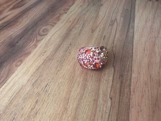 Anillo Swarovski Dorado con Cristales Rojos