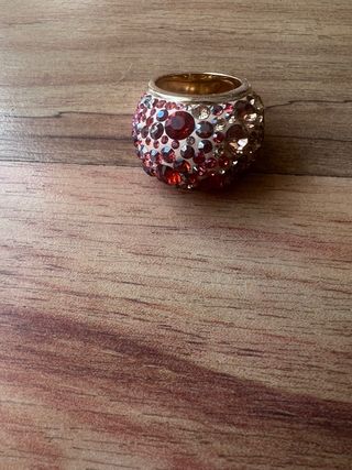 Anillo Swarovski Dorado con Cristales Rojos