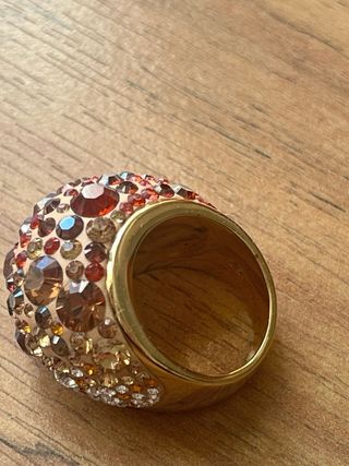 Anillo Swarovski Dorado con Cristales Rojos