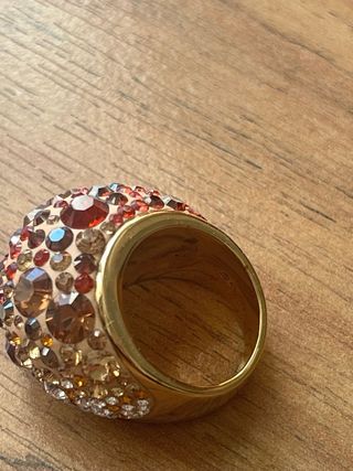 Anillo Swarovski Dorado con Cristales Rojos