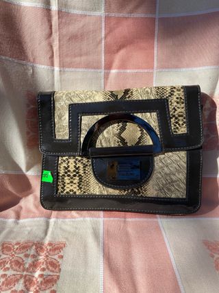 Bolso de mano efecto piel serpiente