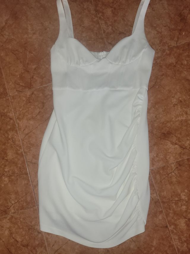 Vestido blanco corto drapeado