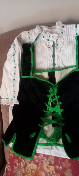 Conjunto traje típico talla 42 sin estrenar