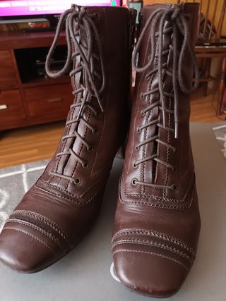 Botines Rockport Marrones con Cordones