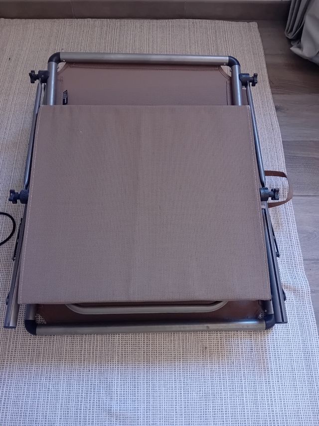 Tumbona plegable beige y gris
