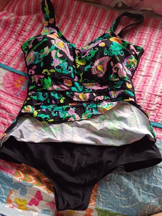 Bañador negro con estampado multicolor
