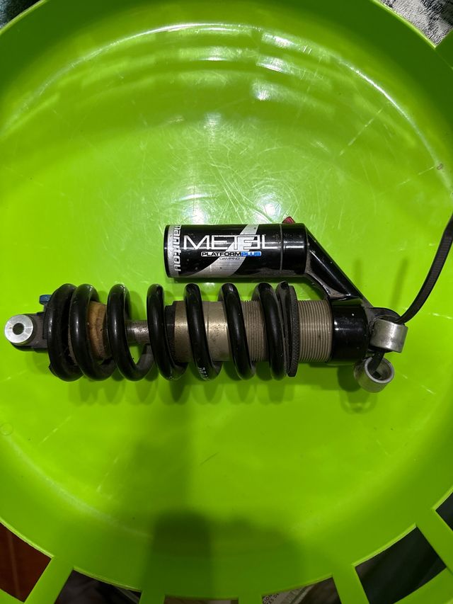 Amortiguador Manitou Metal